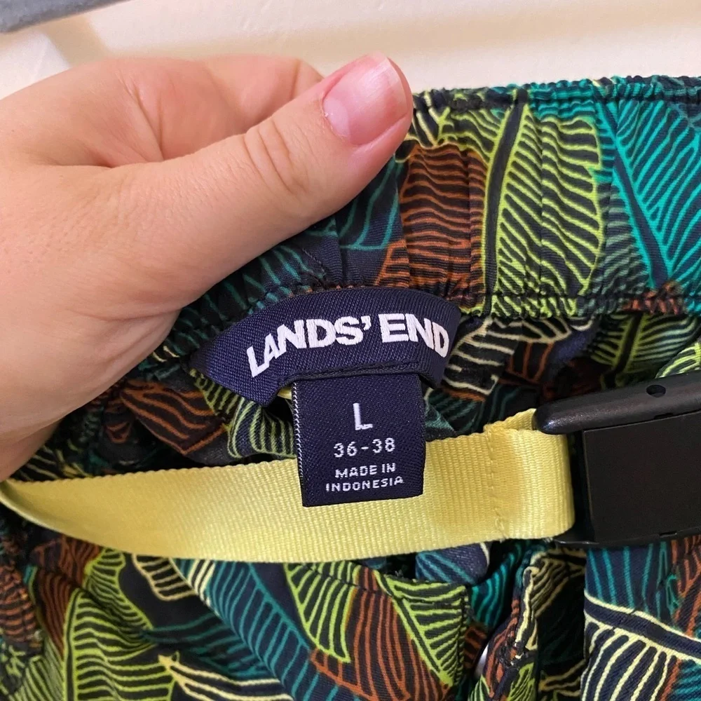 LANDS END MENS 9” SWIM TRUNKS TROPICAL LEAF PRINT NO LINER SIZE L